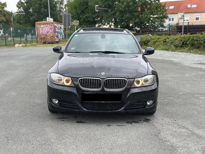 Schwarz Gebraucht 2012 BMW 325 Exclusive Kombi | 9.190 € (Guter Preis) - Bild 1/4