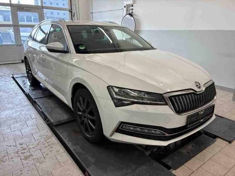 Gebraucht Skoda Superb Style 218 PS (160 kW) 2022 Moonweiß perleffekt Kombi