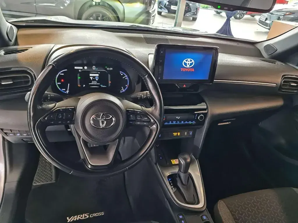 Gebraucht Toyota Yaris Cross Team 92 PS (67 kW) 2022 Shimmering silver SUV