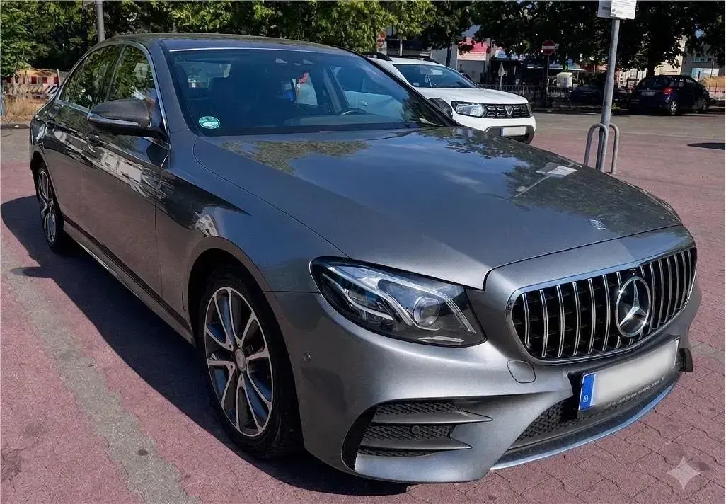 Gebraucht Mercedes E220 AMG line 194 PS (142 kW) 2017 Grau Limousine