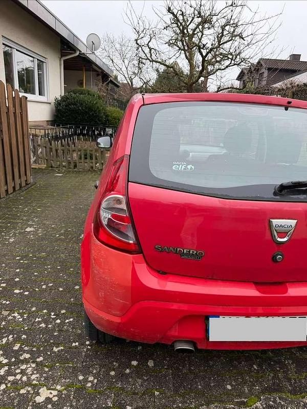 Gebraucht Dacia Sandero 75 PS (55 kW) 2010 Rot Limousine
