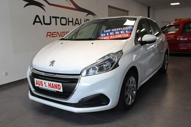 Gebraucht Peugeot 208 Allure 102 PS (75 kW) 2019 Weiß Kleinwagen