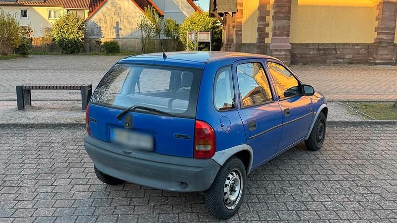 Second-hand Opel Corsa 45 CP (33 kW) 1995 Albastru Hatchback