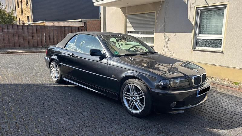 Gebraucht BMW 330 Sport Line 231 PS (169 kW) 2002 Schwarz Cabrio