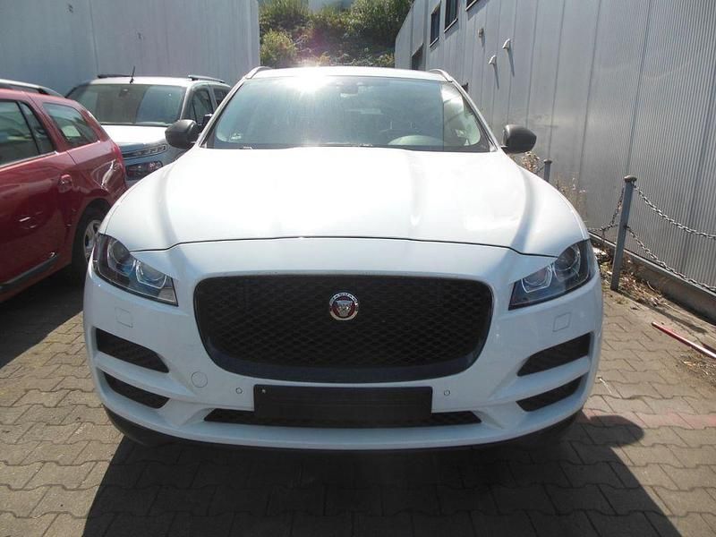 Weiß Gebraucht 2016 Jaguar F-Pace Portfolio SUV | 10.999 € (Fairer Preis) - Bild 1/4