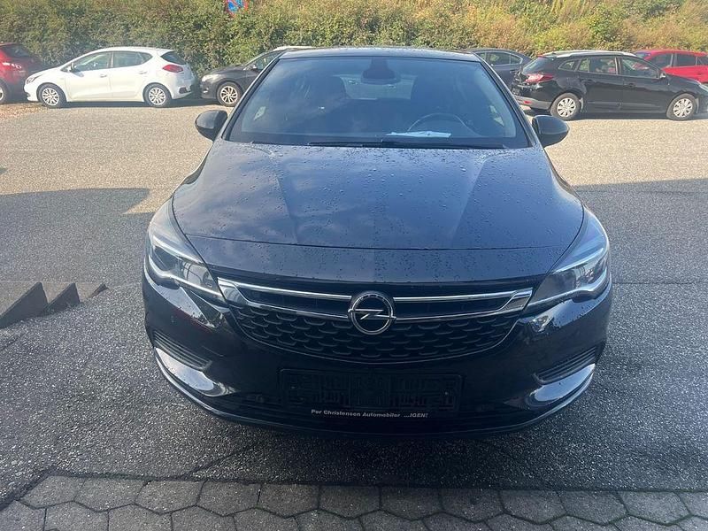 Gebraucht Opel Astra Edition 105 PS (77 kW) 2016 Limousine