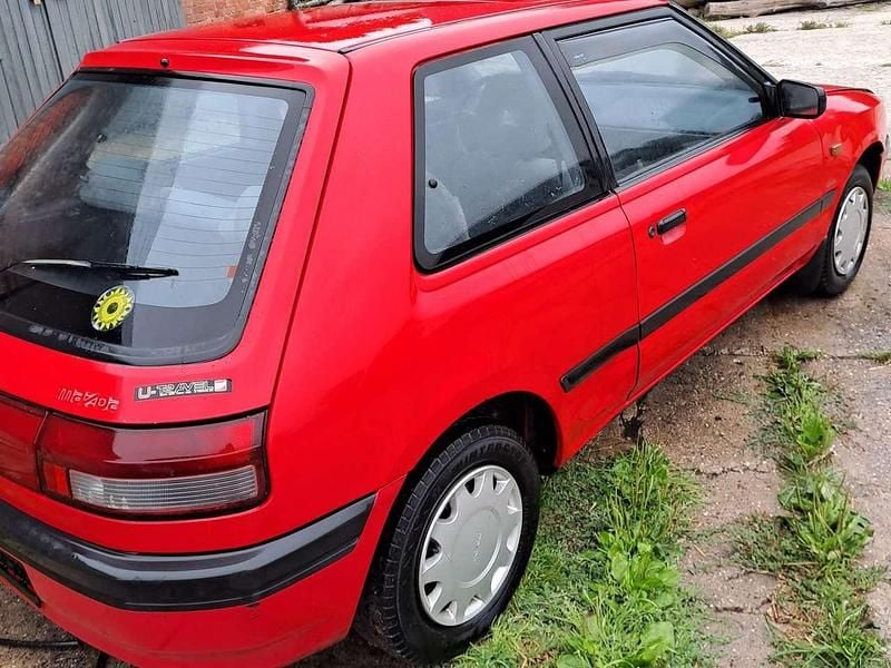 Gebraucht Mazda 323 84 PS (61 kW) 1991 Rot Limousine