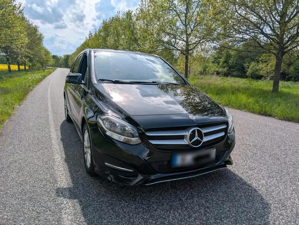 Gebraucht Mercedes 200 136 PS (100 kW) 2018 Schwarz Limousine