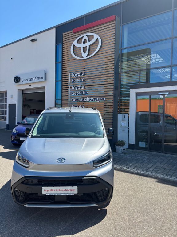Silber Gebraucht 2024 Toyota Proace Verso City Kombi | 31.900 € (Teuer) - Bild 1/4