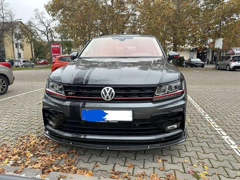 Grau Gebraucht 2019 VW Tiguan Highline SUV | 33.100 € (Teuer) - Bild 1/4