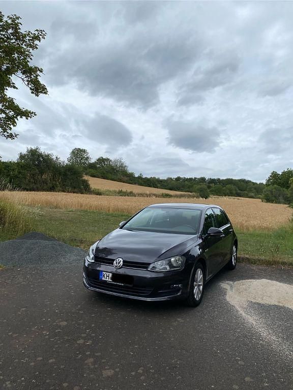 Grau Gebraucht 2015 VW Golf VII LOUNGE Limousine | 9.500 € (Guter Preis) - Bild 1/4
