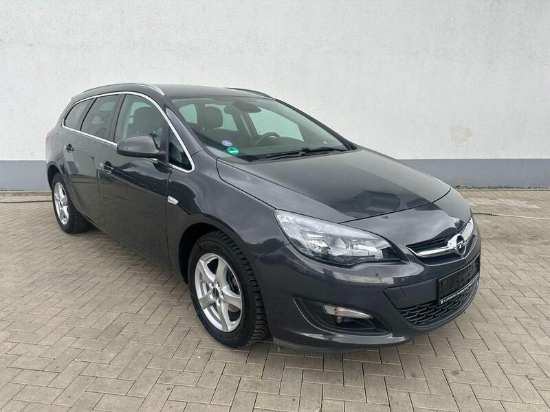 Grau Gebraucht 2015 Opel Astra Edition Kombi | 3.900 € (Superpreis) - Bild 1/4