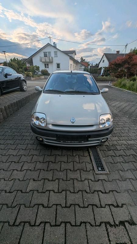 Grau Gebraucht 2002 Renault Clio II Kleinwagen | 1.800 € (Fairer Preis) - Bild 1/4