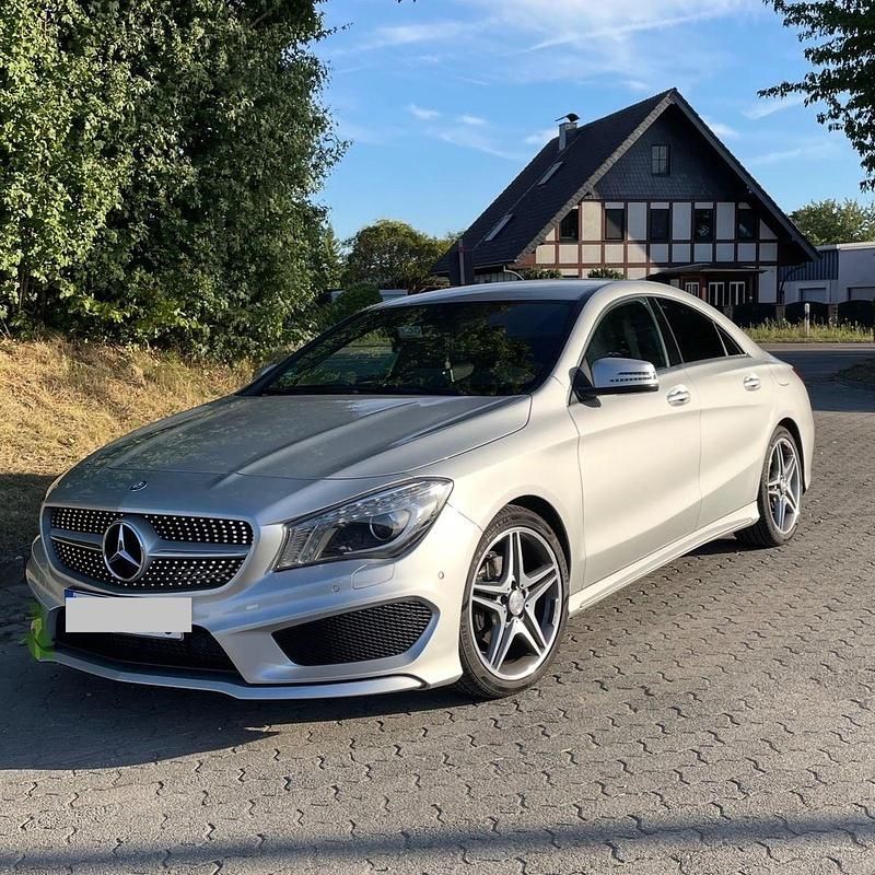 Silber Gebraucht 2015 Mercedes CLA200 StreetStyle Coupé | 18.700 € (Fairer Preis) - Bild 1/1