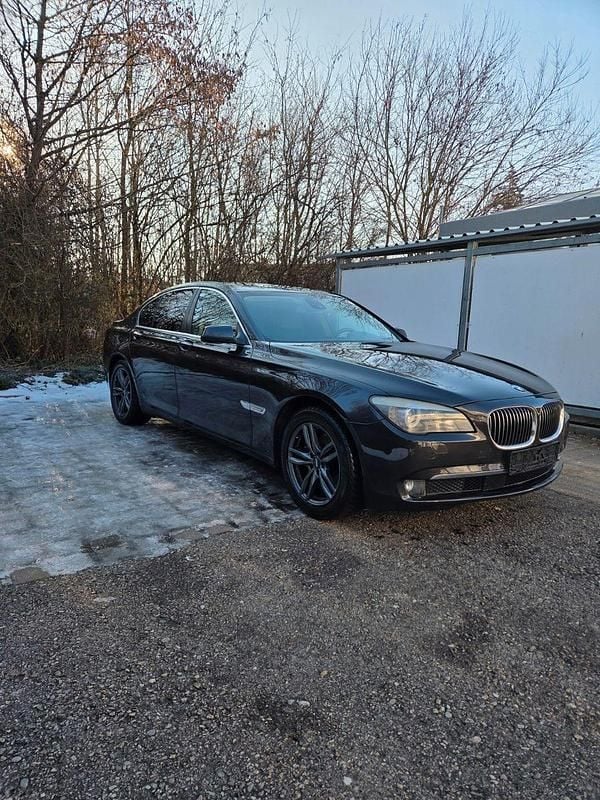 Gebraucht BMW 740 306 PS (225 kW) 2012 Grau Limousine