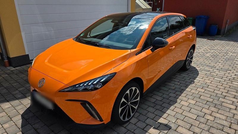Orange Gebraucht 2023 MG MG4 EV Luxury Kleinwagen | 22.999 € (Guter Preis) - Bild 1/4