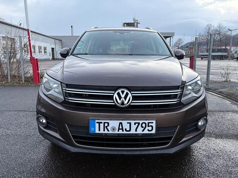 Braun Gebraucht 2011 VW Tiguan Sportline SUV | 11.490 € (Fairer Preis) - Bild 1/4