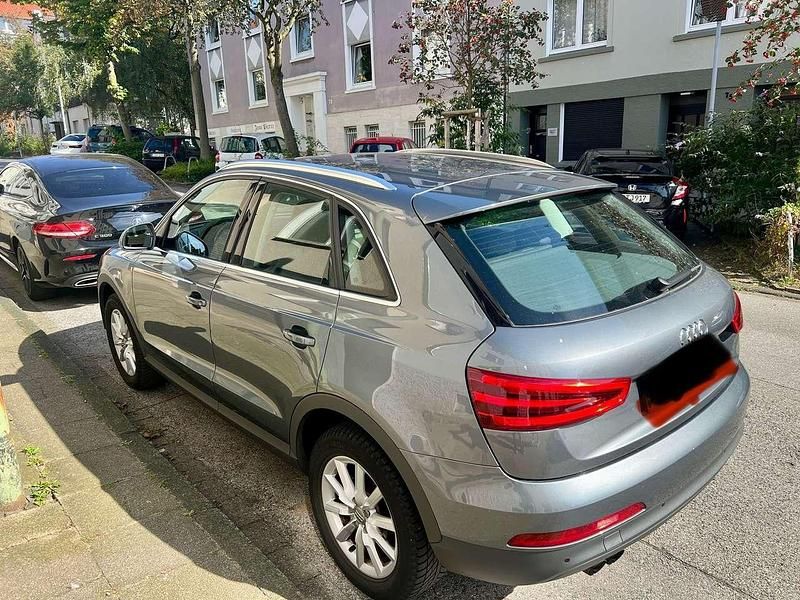 Grau Gebraucht 2012 Audi Q3 Comfort SUV | 15.000 € (Fairer Preis) - Bild 1/4