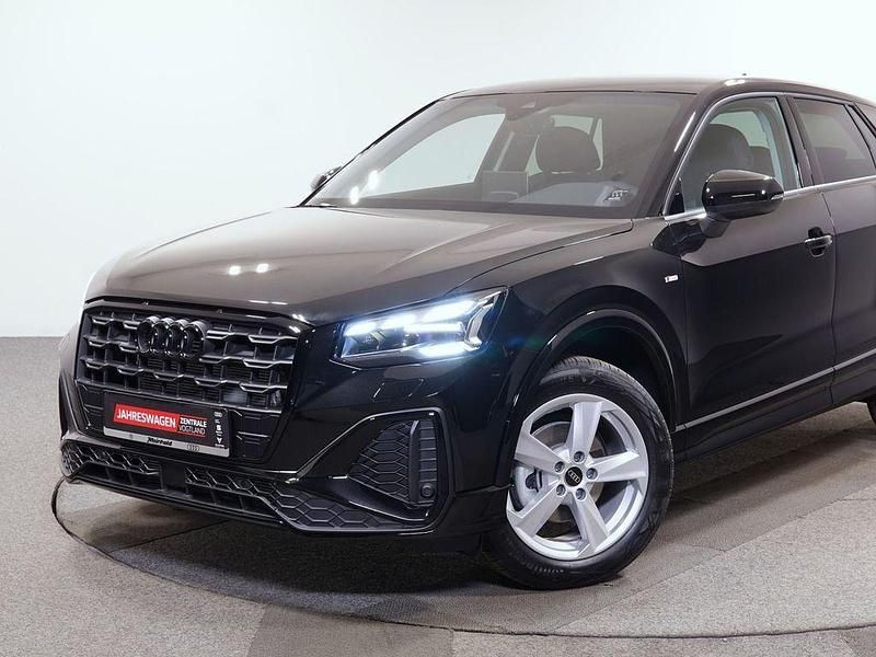 Gebraucht Audi Q2 S-Line 150 PS (110 kW) 2024 Mythosschwarz metallic SUV