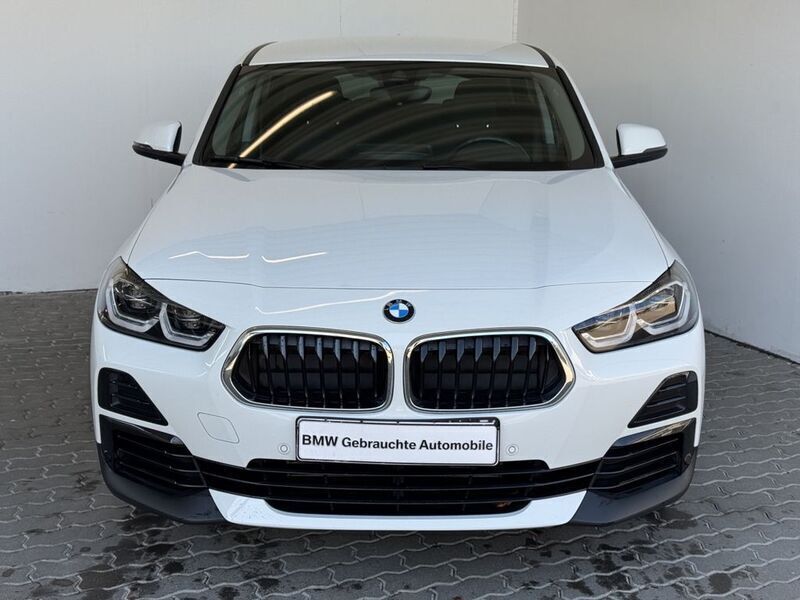 Alpinweiss uni Gebraucht 2021 BMW X2 Advantage SUV | 30.198 € (Teuer) - Bild 1/4