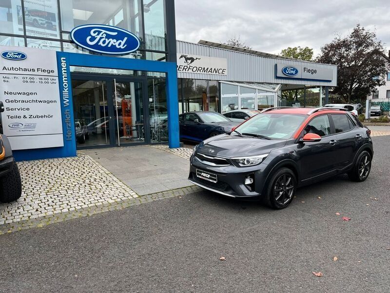 Grau Gebraucht 2020 Kia Stonic DREAM-TEAM Edition SUV | 16.950 € (Fairer Preis) - Bild 1/4