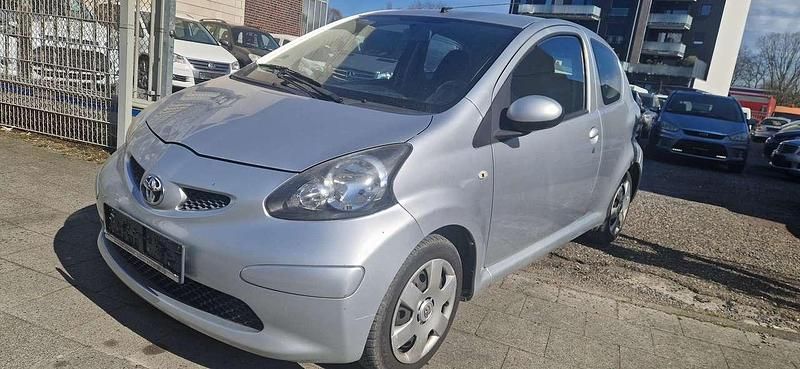 Silber Gebraucht 2006 Toyota Aygo City Kleinwagen | 2.199 € (Etwas zu teuer) - Bild 1/4