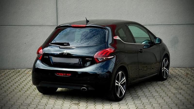 Gebraucht Peugeot 208 Allure 110 PS (80 kW) 2016 Schwarz Kleinwagen