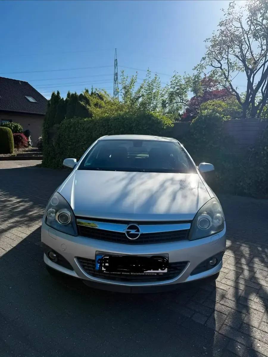 Gebraucht Opel Astra GTC 116 PS (85 kW) 2010 Silber Kleinwagen