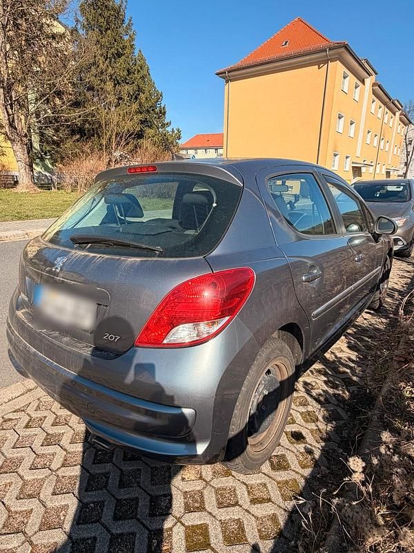 Gebraucht Peugeot 207 95 PS (69 kW) 2010 Grau Limousine
