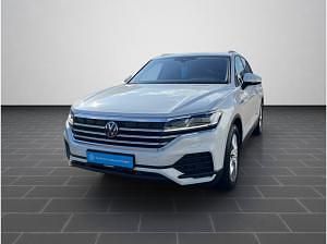 Gebraucht VW Touareg 231 PS (169 kW) 2023 Weiß (oryxweiß perlmutteffekt) SUV