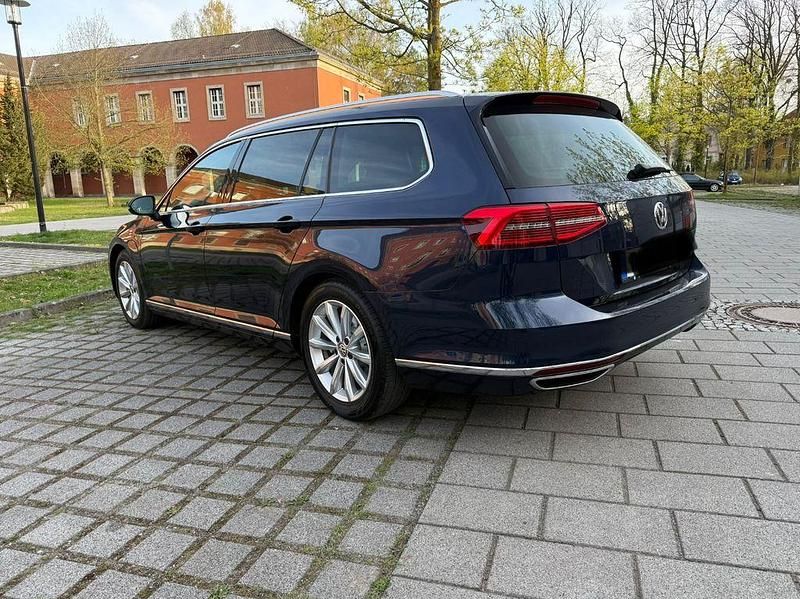 Gebraucht VW Passat 220 PS (161 kW) 2017 Blau Kombi