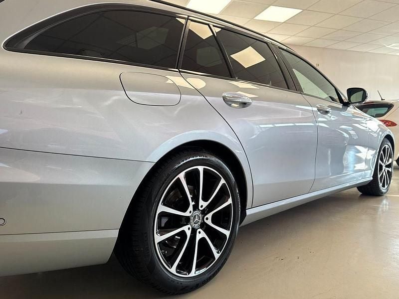 Gebraucht Mercedes E220 194 PS (142 kW) 2021 Silber Limousine