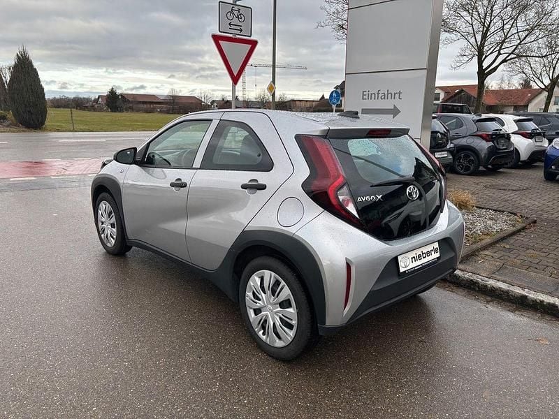 Gebraucht Toyota Aygo X Basis 72 PS (52 kW) 2023 Silber SUV