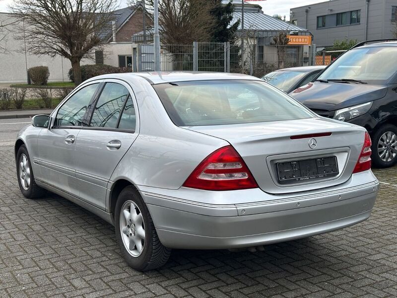 Gebraucht Mercedes C180 Elegance 129 PS (94 kW) 2001 Silber Limousine