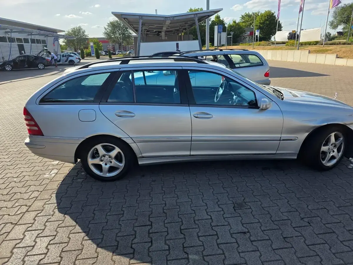 Gebraucht Mercedes C220 Avantgarde 143 PS (105 kW) 2004 Silber Kombi