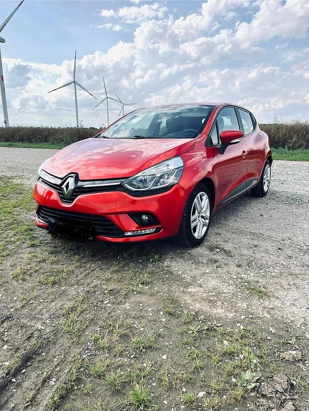 Rot Gebraucht 2018 Renault Clio IV LIMITED Limousine | 8.600 € (Fairer Preis) - Bild 1/4