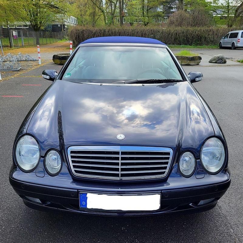 Gebraucht Mercedes CLK320 Elegance 218 PS (160 kW) 2002 Blau Cabrio