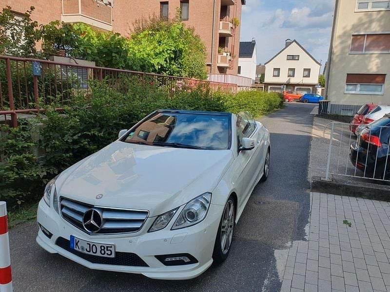 Weiß Gebraucht 2011 Mercedes E220 AMG Cabrio | 13.999 € (Fairer Preis) - Bild 1/4