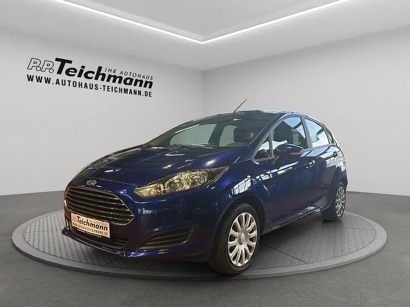 Blau Gebraucht 2015 Ford Fiesta Trend Limousine | 6.990 € - Bild 1/4