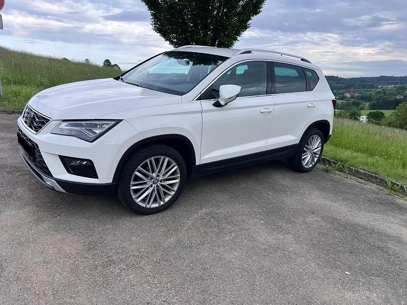 Weiß Gebraucht 2018 Seat Ateca XCELLENCE SUV | 17.400 € (Fairer Preis) - Bild 1/4