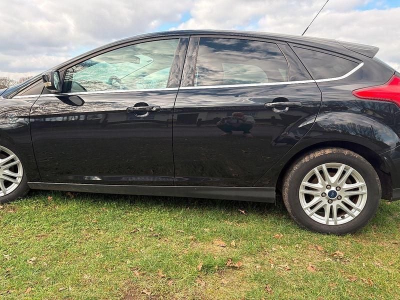 Używany Ford Focus Champions Edition 101 KM (74 kW) 2012 Czarny Sedan/Limuzyna