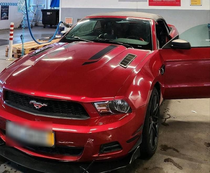 Rot Gebraucht 2011 Ford Mustang Sport Cabrio | 11.500 € - Bild 1/4