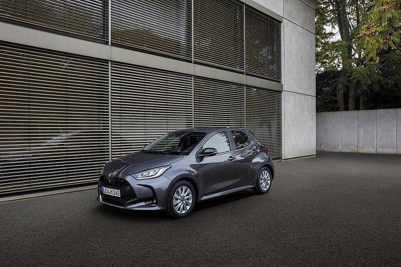 Neu Mazda 2 Exclusive 116 PS (85 kW) 2026 Schwarz Kleinwagen