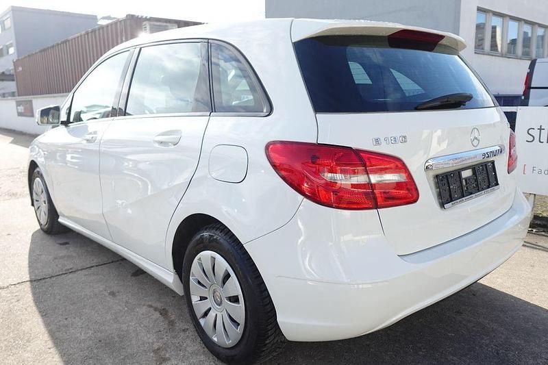 Gebraucht Mercedes B180 109 PS (80 kW) 2012 Weiß Van / Kleinbus
