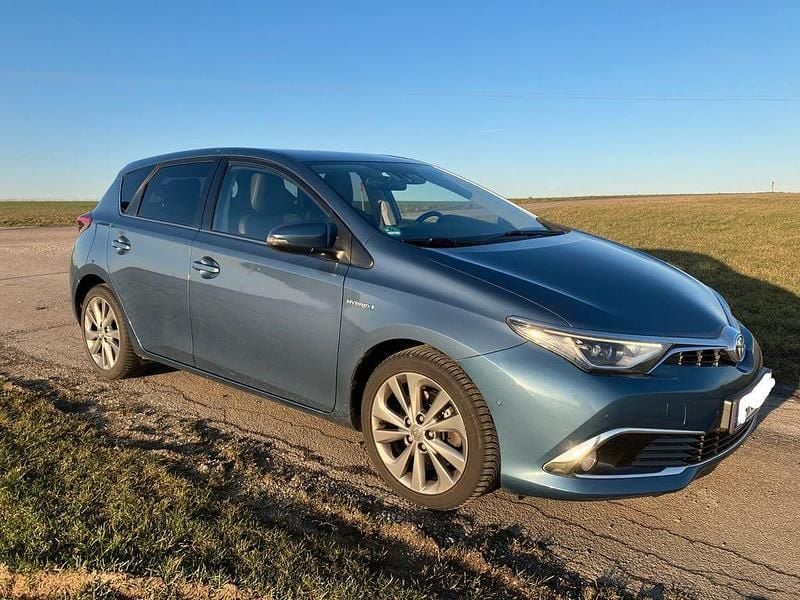 Gebraucht Toyota Auris Hybrid Executive 136 PS (100 kW) 2016 Blau Limousine