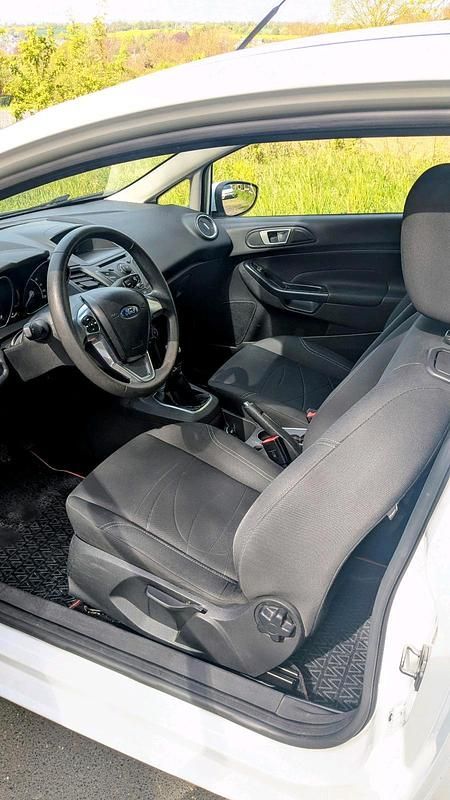Second-hand Ford Fiesta 82 CP (60 kW) 2014 Alb Hatchback