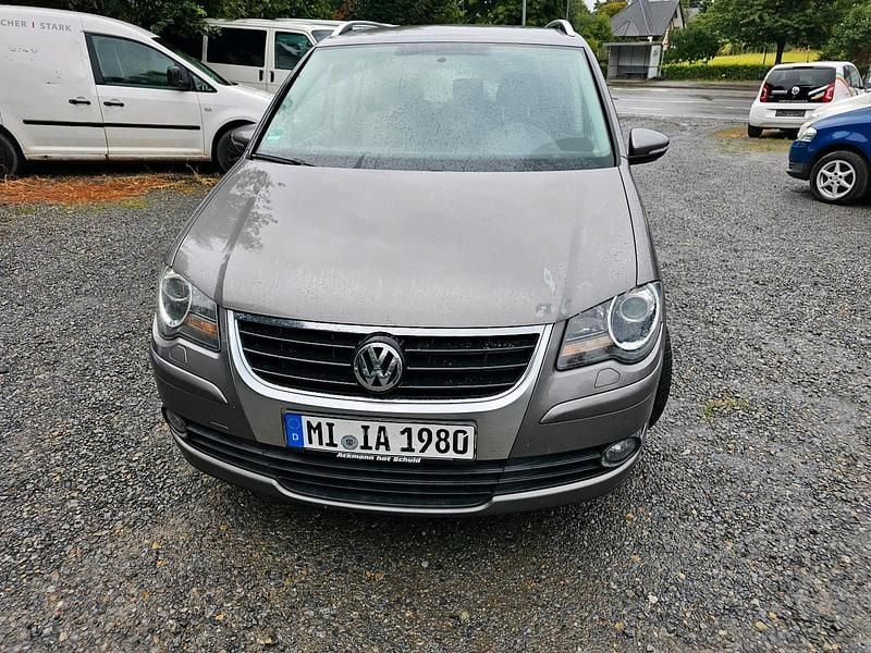 Grau Gebraucht 2009 VW Touran Van / Kleinbus | 4.200 € (Fairer Preis) - Bild 1/4