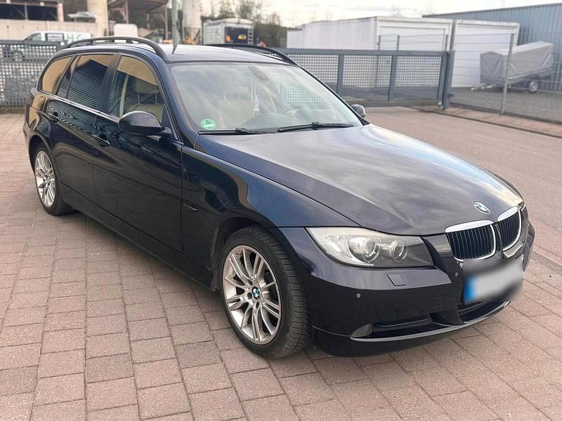 Gebraucht BMW 320 177 PS (130 kW) 2007 Schwarz Kombi