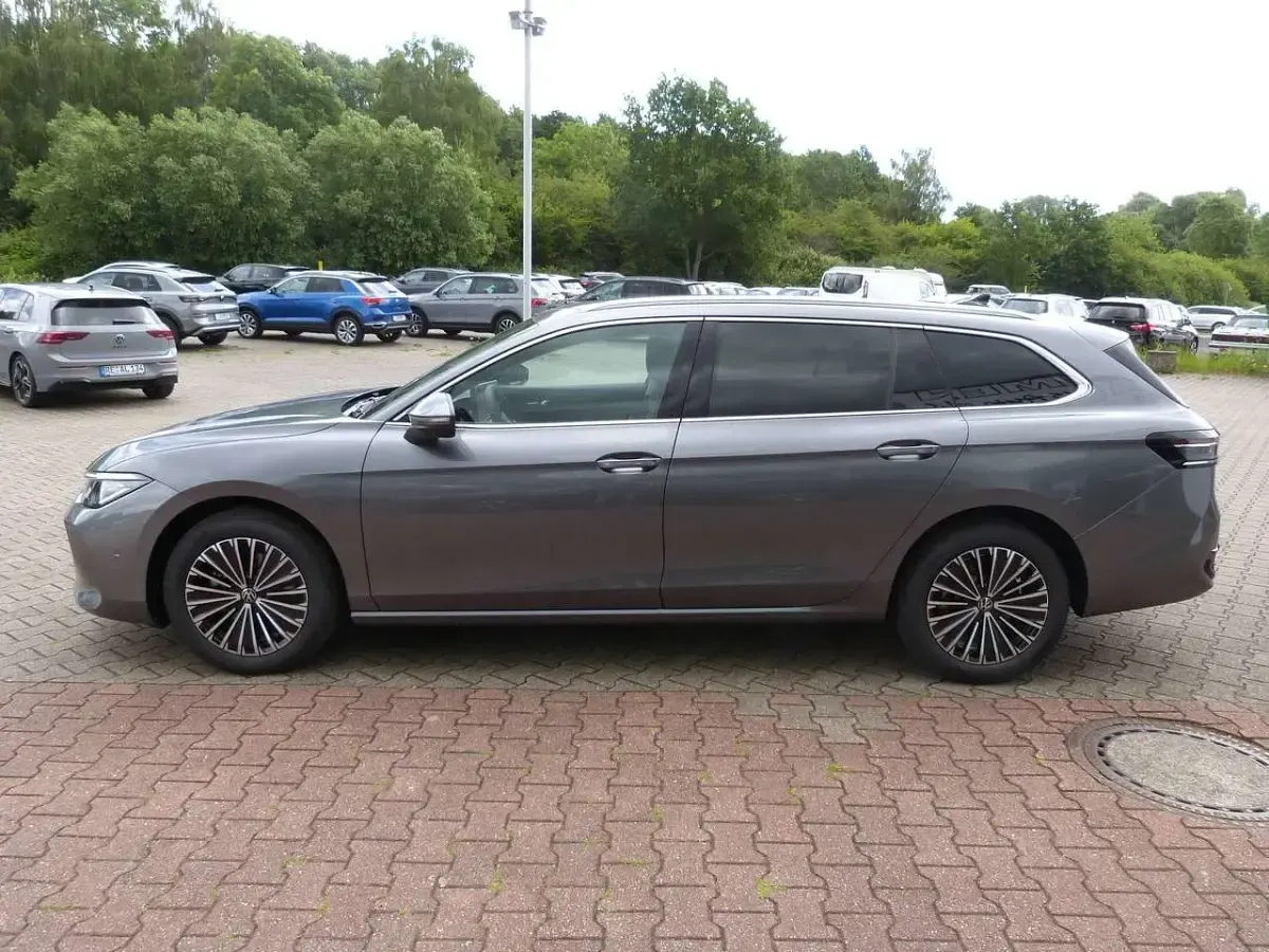 Gebraucht VW Passat Elegance 150 PS (110 kW) 2026 Diabasgrau metallic Kombi