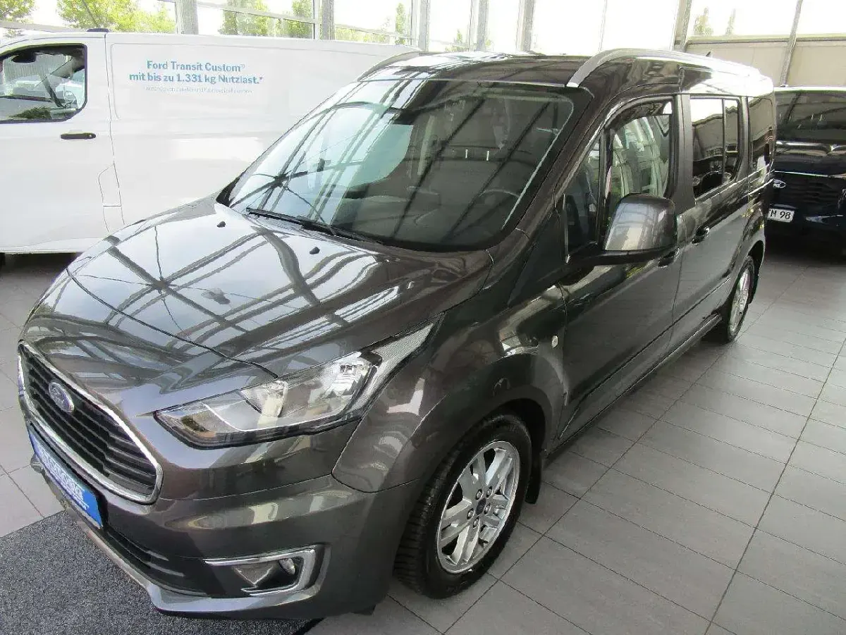 Gebraucht Ford Tourneo Titanium 120 PS (88 kW) 2020 Magneticgrau (metallic) Van / Kleinbus